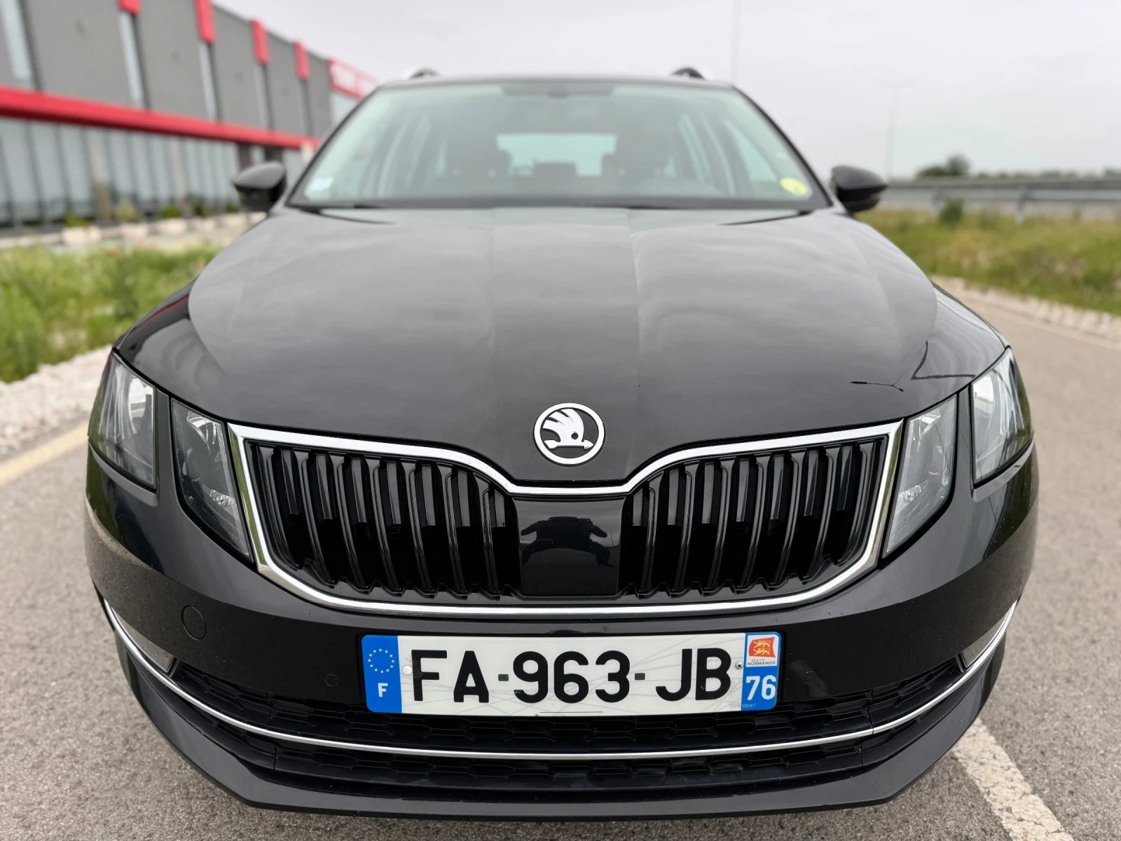 Skoda Octavia 2.0 TDI / FACELIFT / DSG / DISTRONIC / NAVI / KOJA - изображение 2