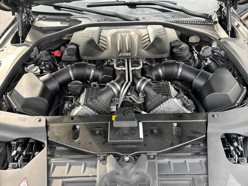 BMW M6 * 2dr Cpe * CARFAX * БЕЗ ПЪРВОНАЧАЛНА ВНОСКА - изображение 10