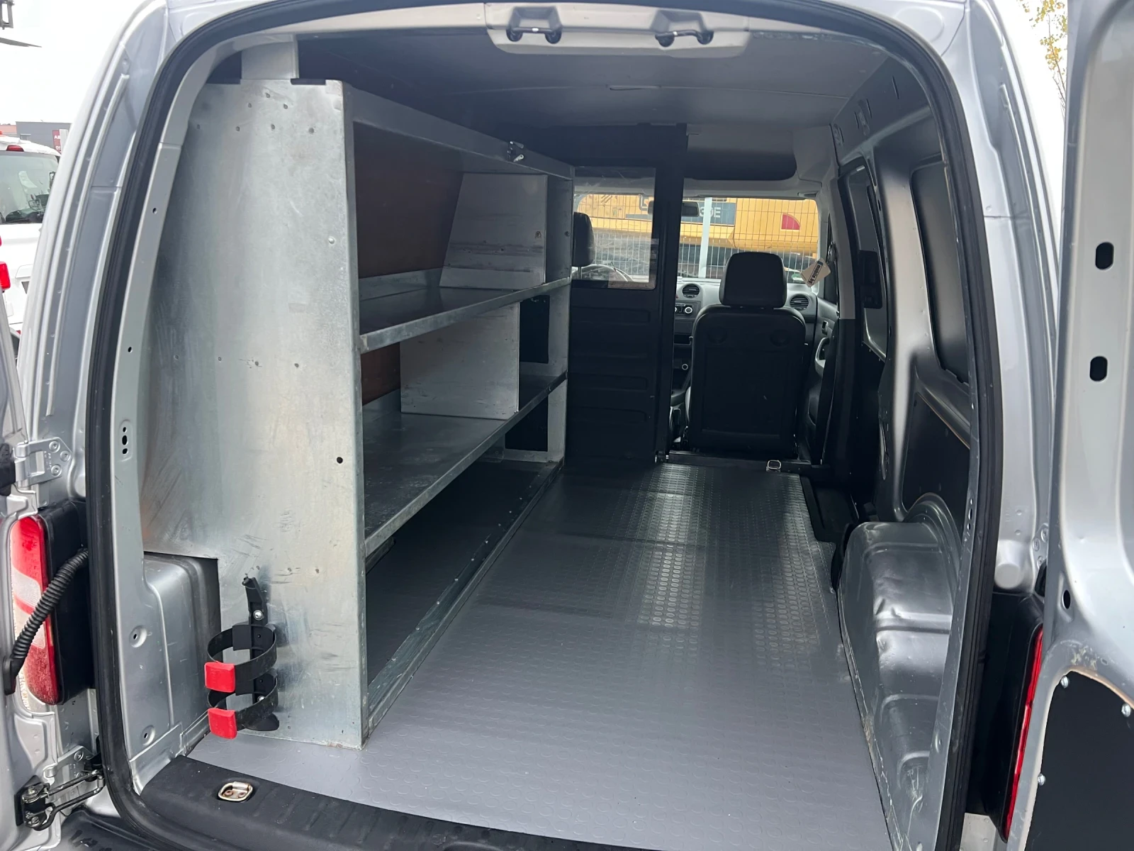 VW Caddy 1.6tdi-Klima-Maxi - изображение 10