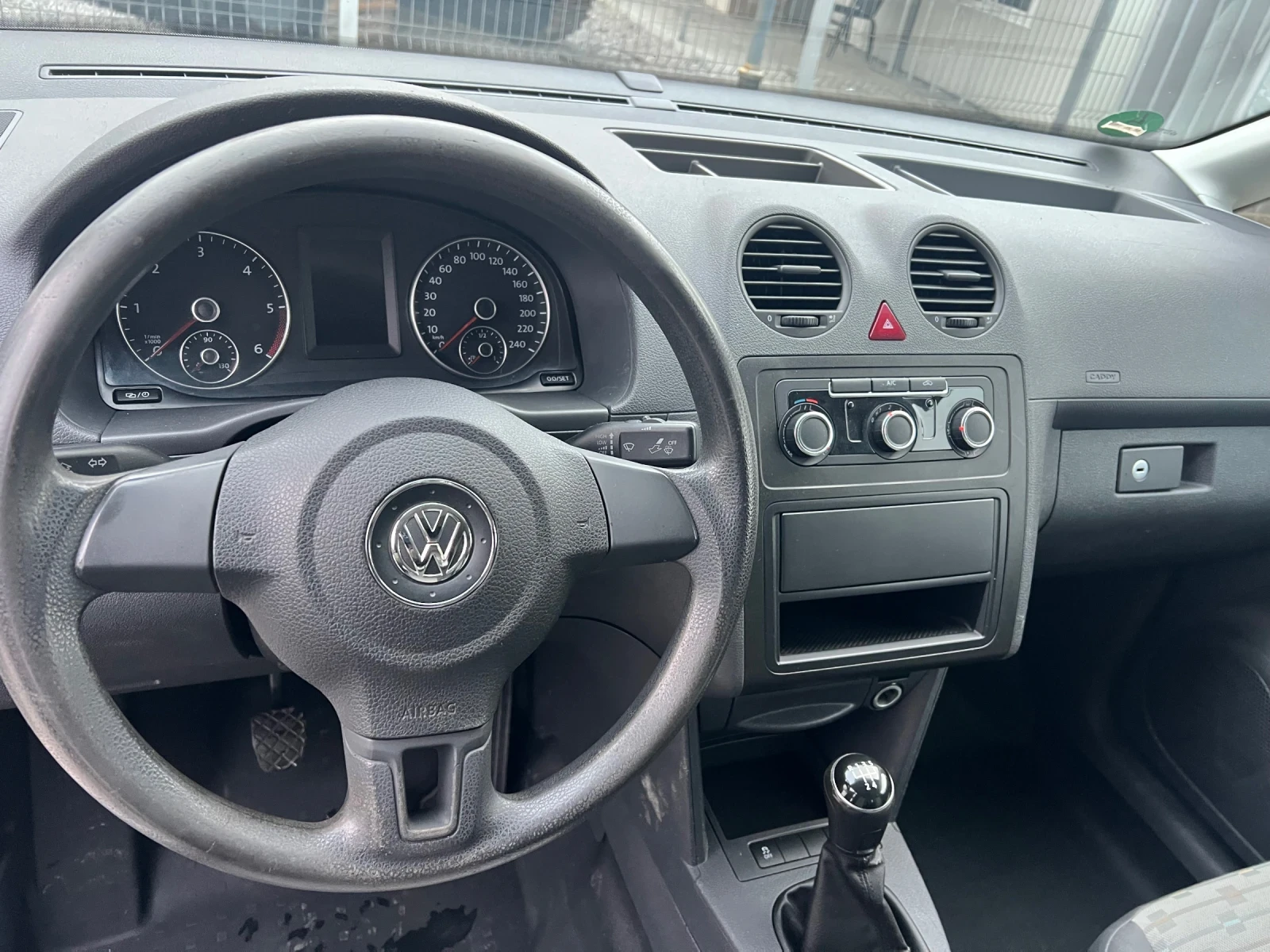 VW Caddy 1.6tdi-Klima-Maxi - изображение 9