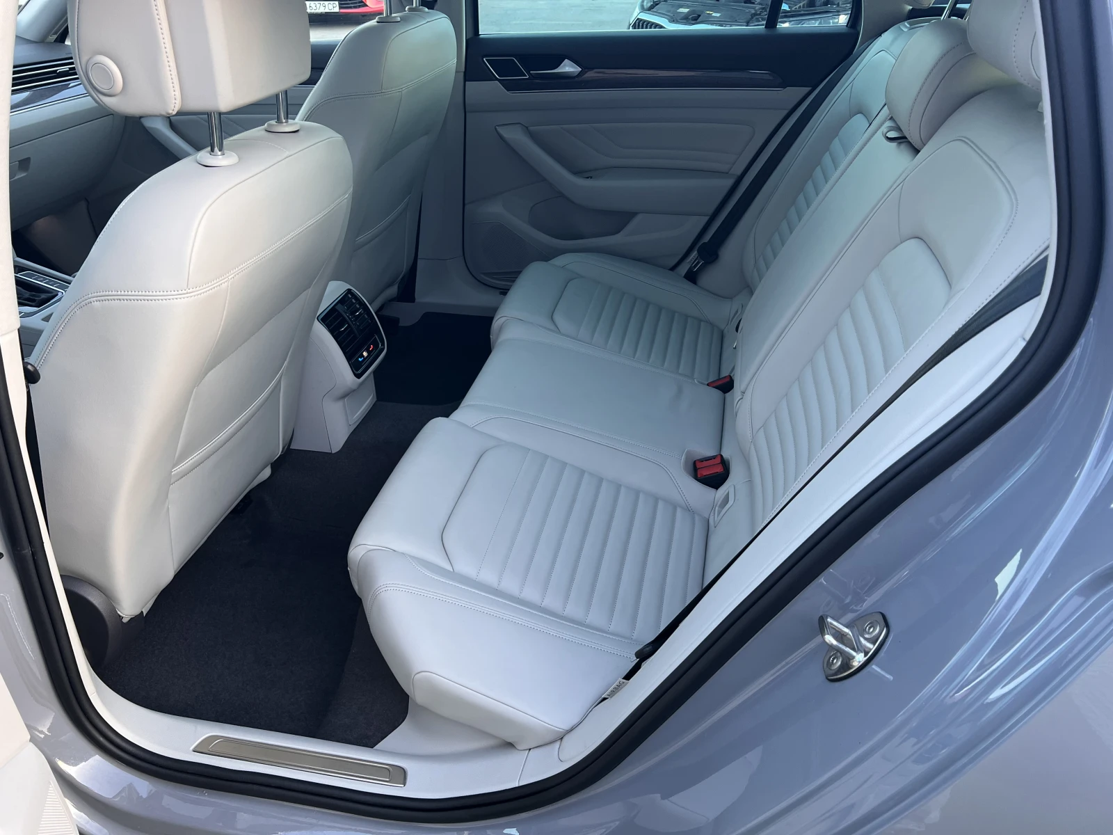 VW Passat Alltrack/2.0TDI/200K.C./7AT/4Motion/N1 - изображение 10