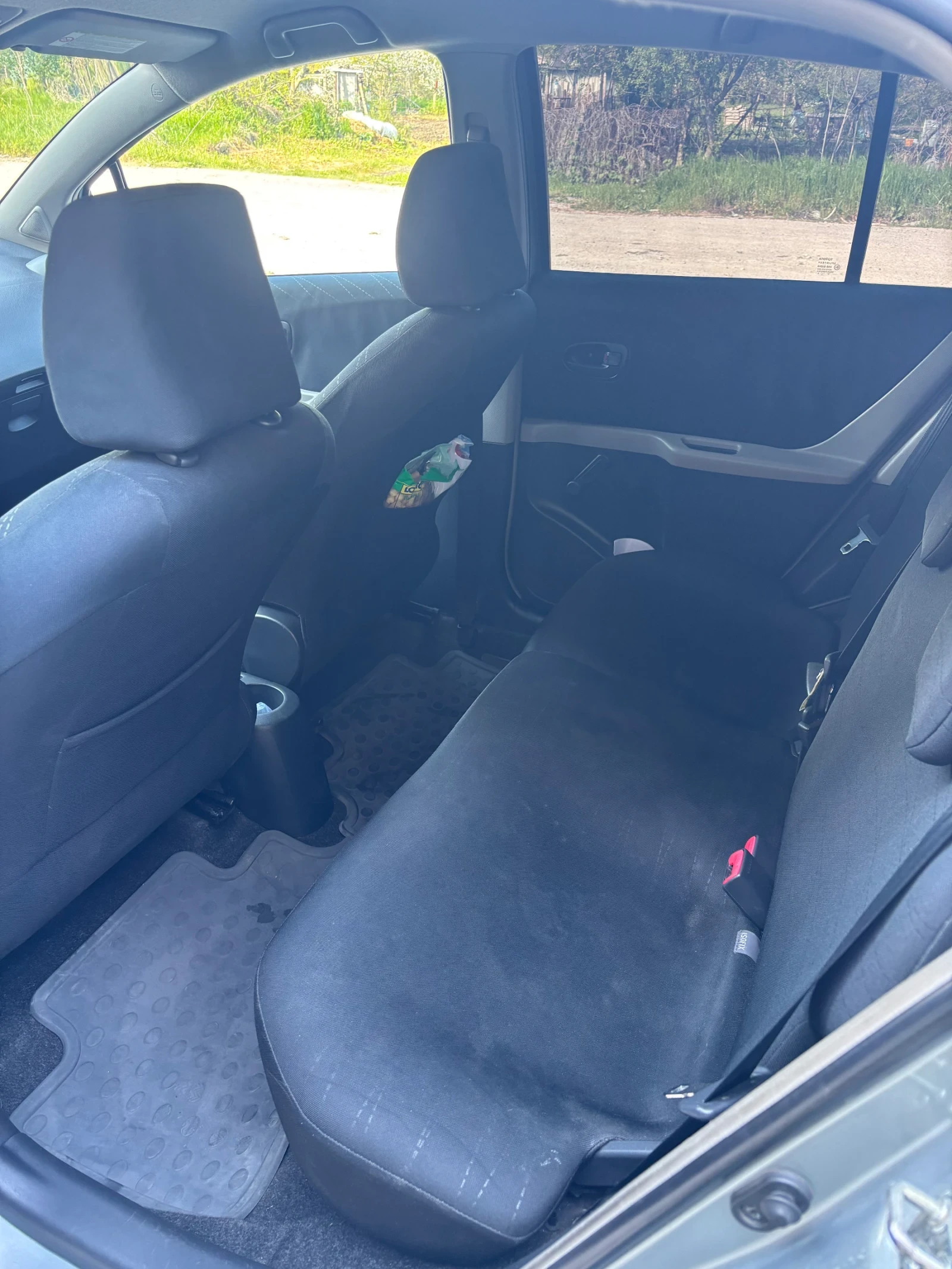 Toyota Yaris 1.3, снимка 10 - Автомобили и джипове - 54346824