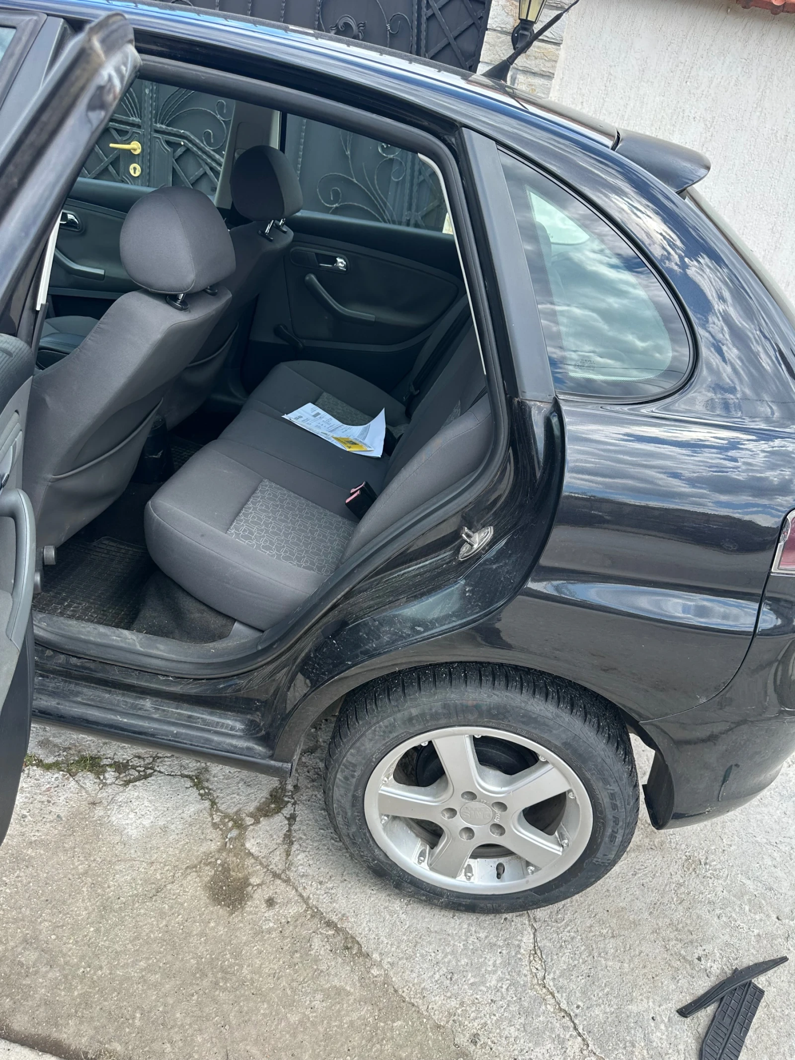 Seat Ibiza 1.4/80k.s/klima, снимка 8 - Автомобили и джипове - 54447843