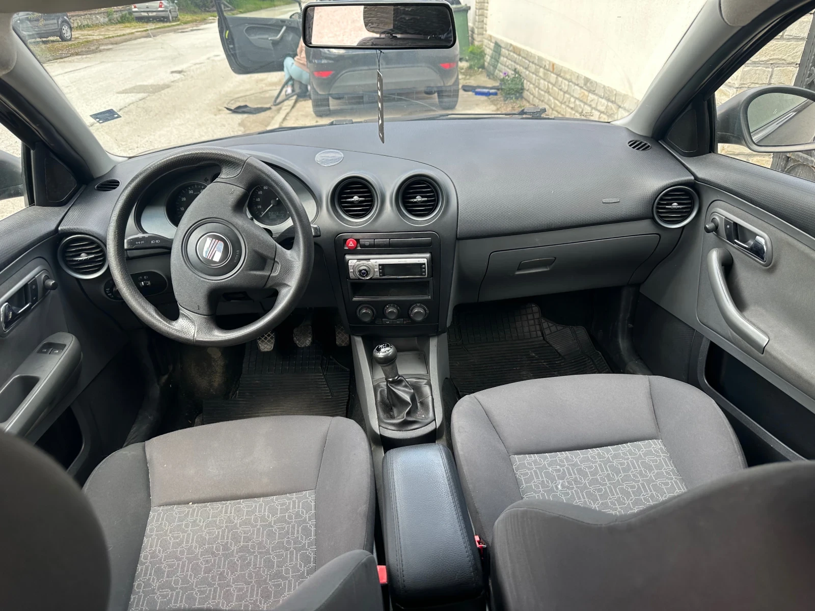 Seat Ibiza 1.4/80k.s/klima, снимка 7 - Автомобили и джипове - 54447843