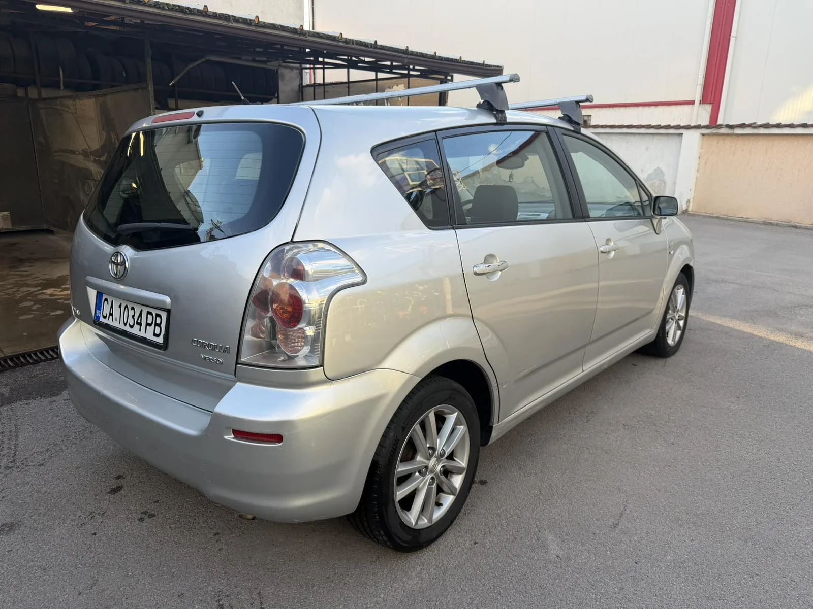 Toyota Corolla verso 1.8 VVT-i (ВЕРИГА! 7 Местна! ), снимка 4 - Автомобили и джипове - 54704858