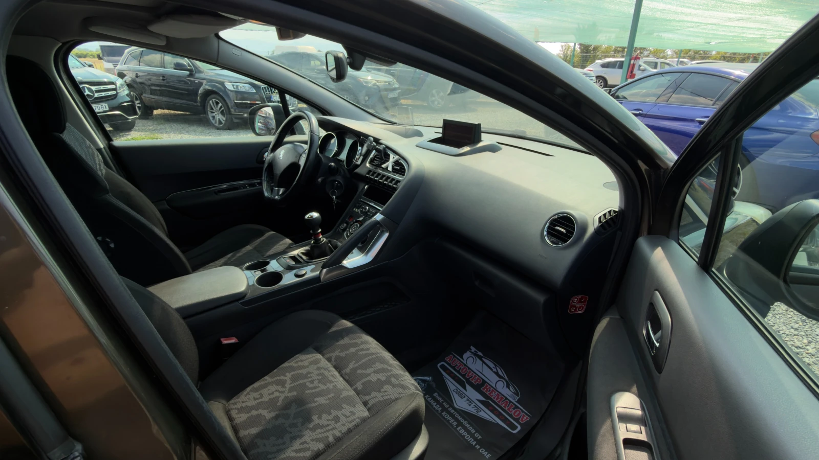 Peugeot 3008 1.6 HDI* 110 к.с* HEADUP* NAVI* , снимка 12 - Автомобили и джипове - 55061585