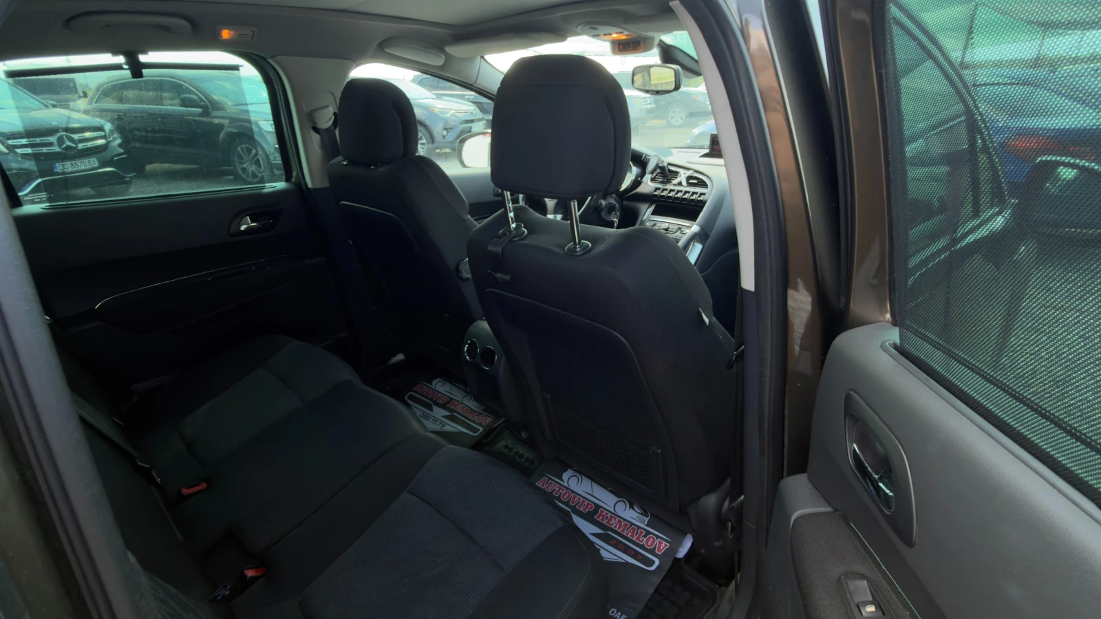 Peugeot 3008 1.6 HDI* 110 к.с* HEADUP* NAVI* , снимка 11 - Автомобили и джипове - 55061585