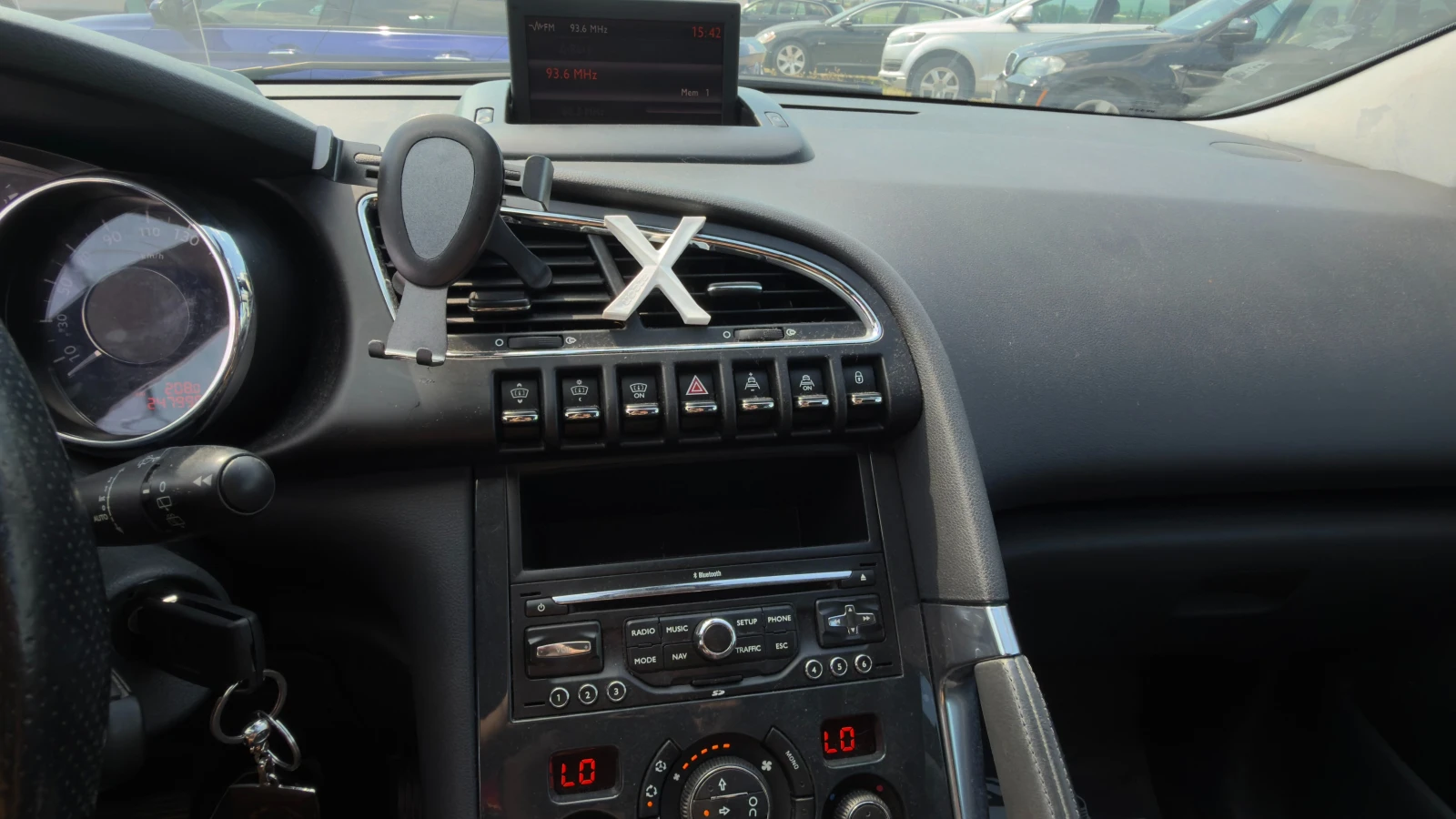 Peugeot 3008 1.6 HDI* 110 к.с* HEADUP* NAVI* , снимка 14 - Автомобили и джипове - 55061585