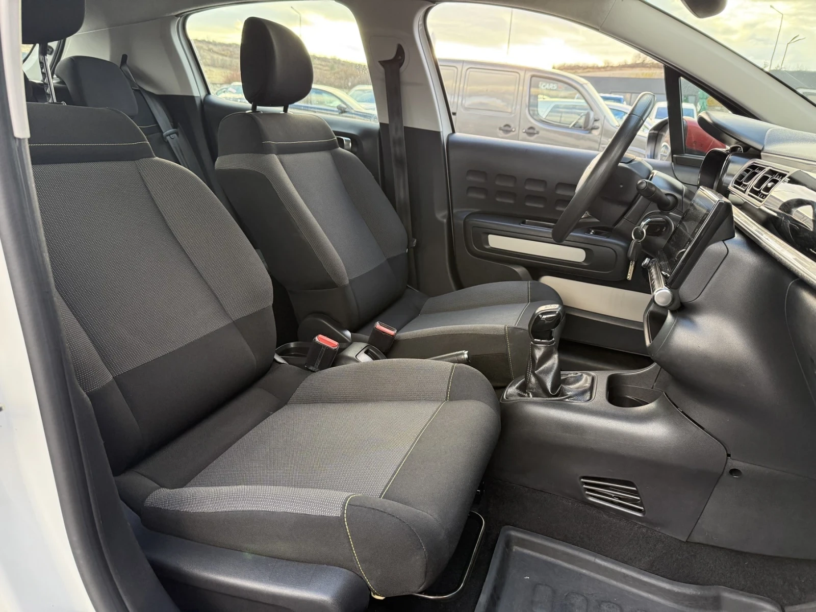 Citroen C3 FULL SERVICE BOOK, KTEO, COC, 2 KEYS, снимка 10 - Автомобили и джипове - 55162785