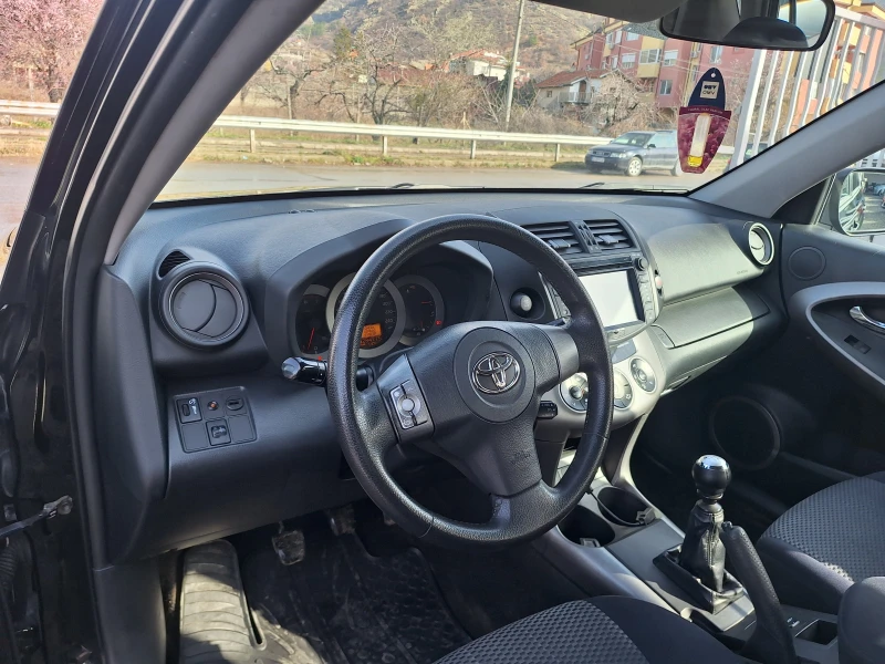 Toyota Rav4 2.2 D4D , снимка 13 - Автомобили и джипове - 49485521