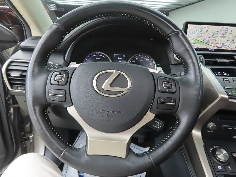 Lexus NX 300Executive, снимка 8 - Автомобили и джипове - 56271031