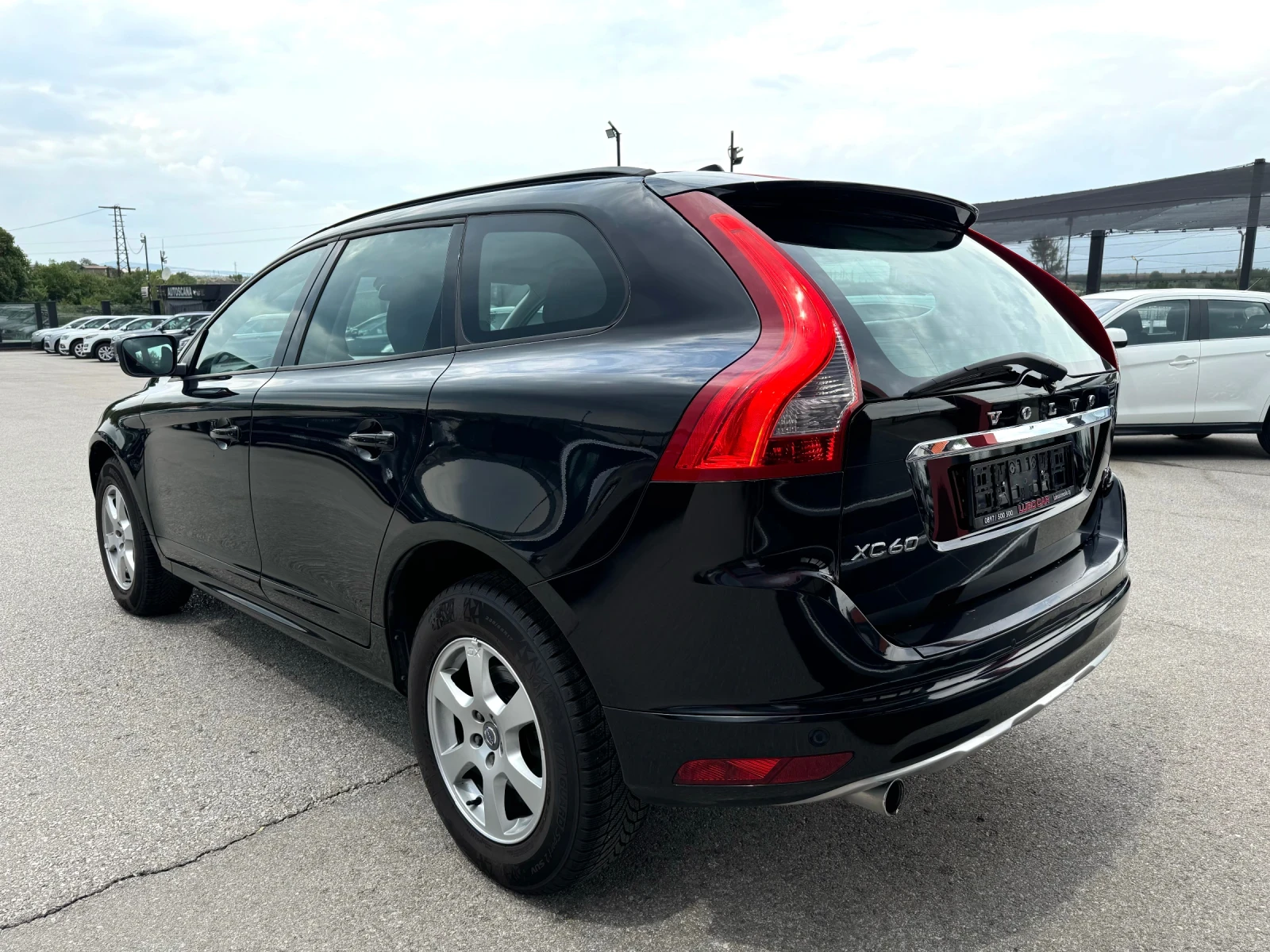 Volvo XC60 2.0D-D3-AUT-NAVI-FACELIFT - изображение 5