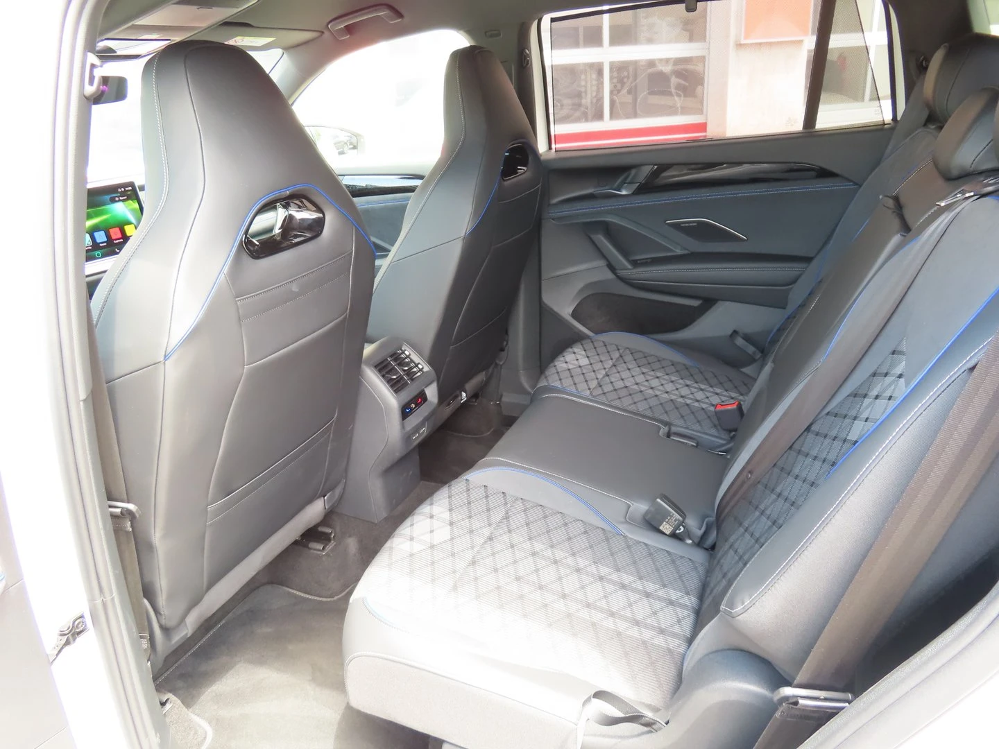 VW Tayron R-Line 2.0 TSI OPF 4MOTION DSG - изображение 5