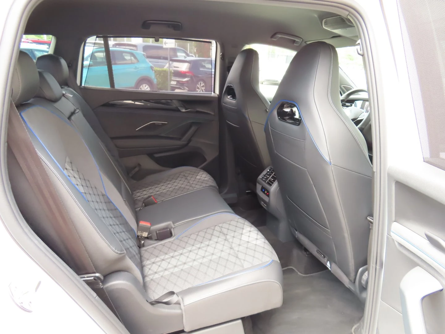 VW Tayron R-Line 2.0 TSI OPF 4MOTION DSG - изображение 6