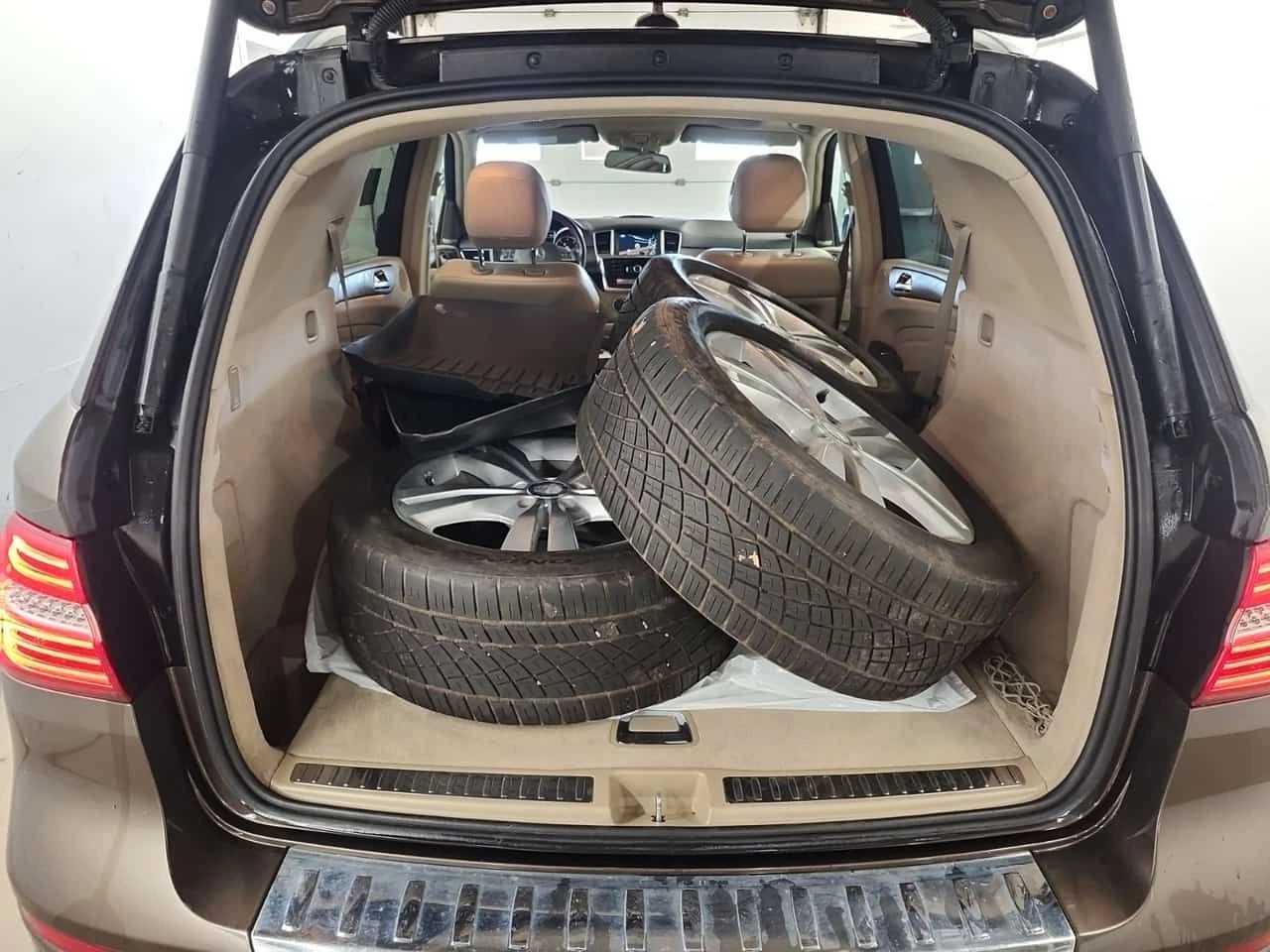 Mercedes-Benz ML 350 * BLUETEC * CARFAX * ДВА КЛЮЧА * BLIND SPOT, снимка 14 - Автомобили и джипове - 53894744