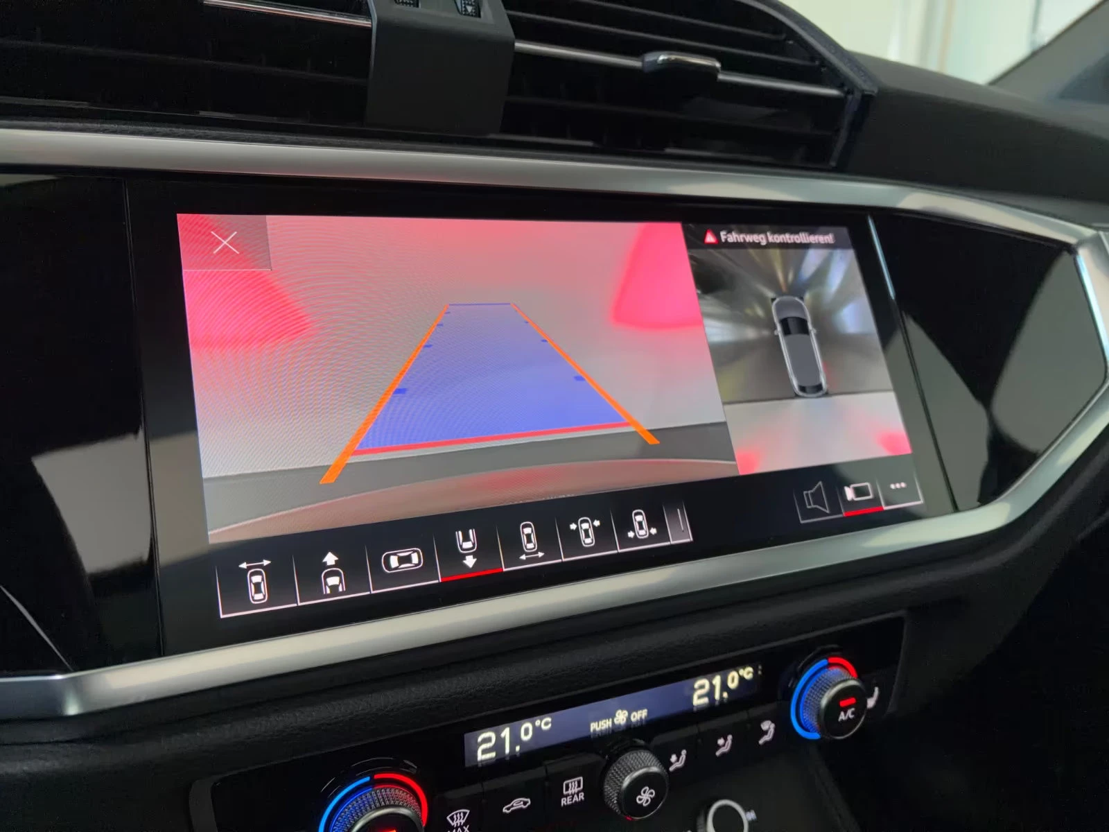 Audi Q3 Sportback 40TFSI/190HP/S-LINE/PANO/360/SONOS/274q, снимка 13 - Автомобили и джипове - 54466800