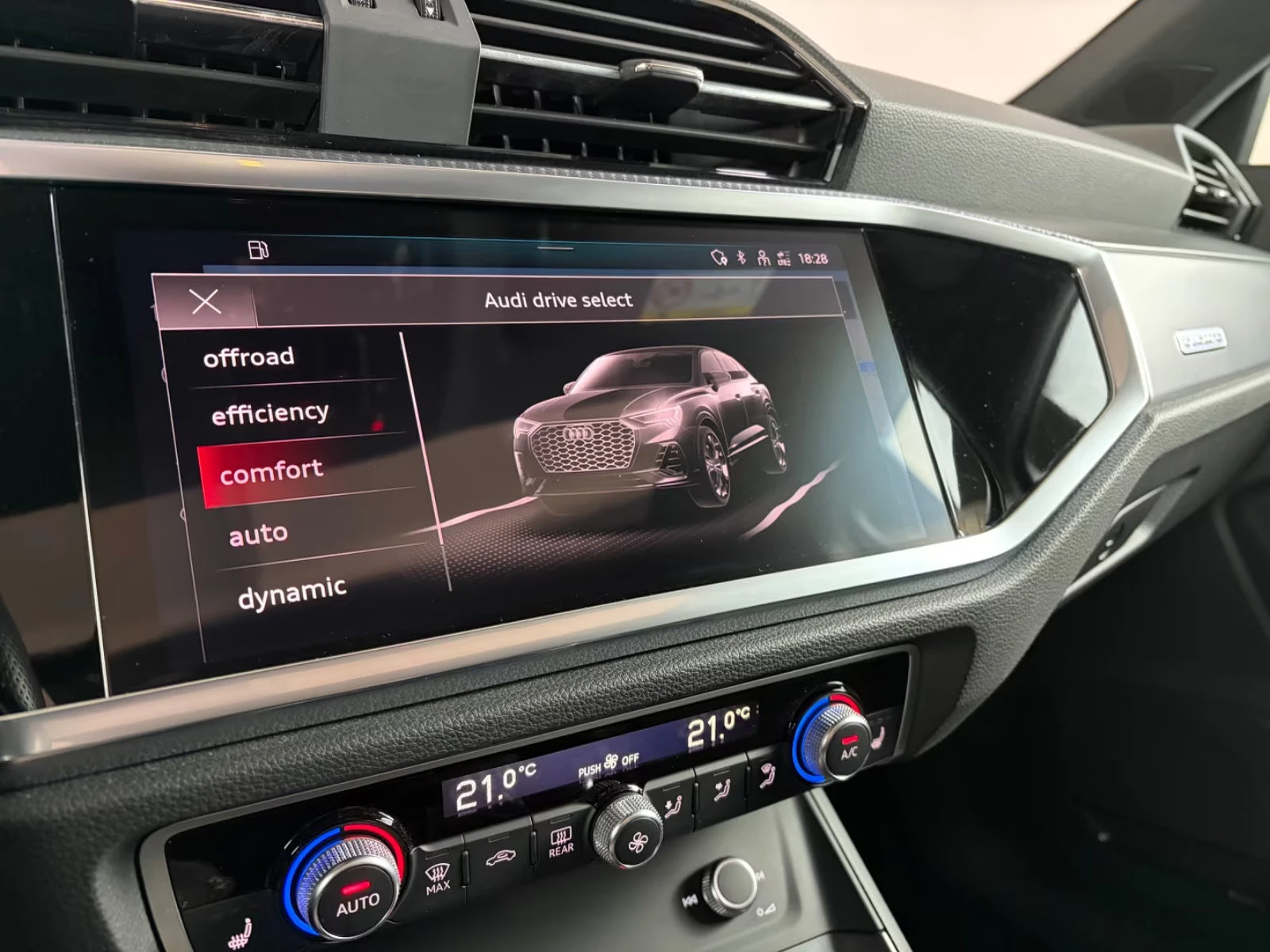 Audi Q3 Sportback 40TFSI/190HP/S-LINE/PANO/360/SONOS/274q, снимка 11 - Автомобили и джипове - 54466800