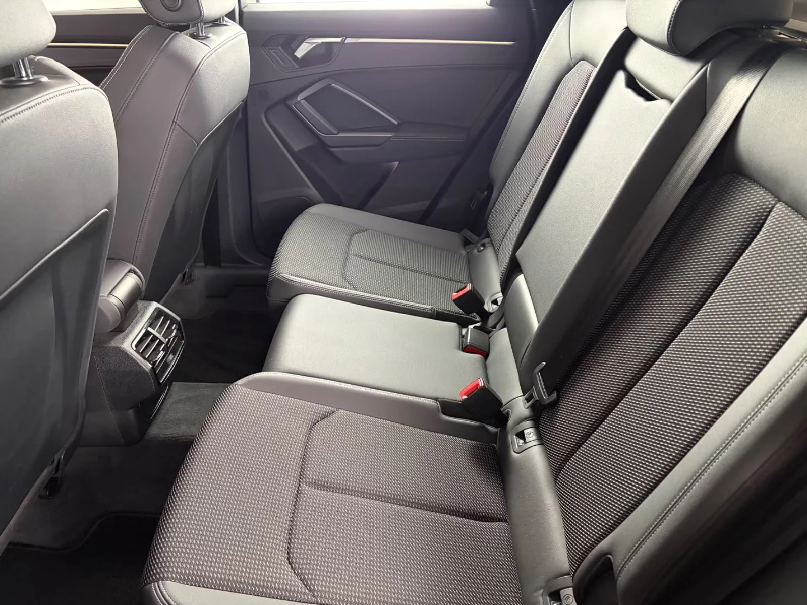 Audi Q3 Sportback 40TFSI/190HP/S-LINE/PANO/360/SONOS/274q, снимка 15 - Автомобили и джипове - 54466800