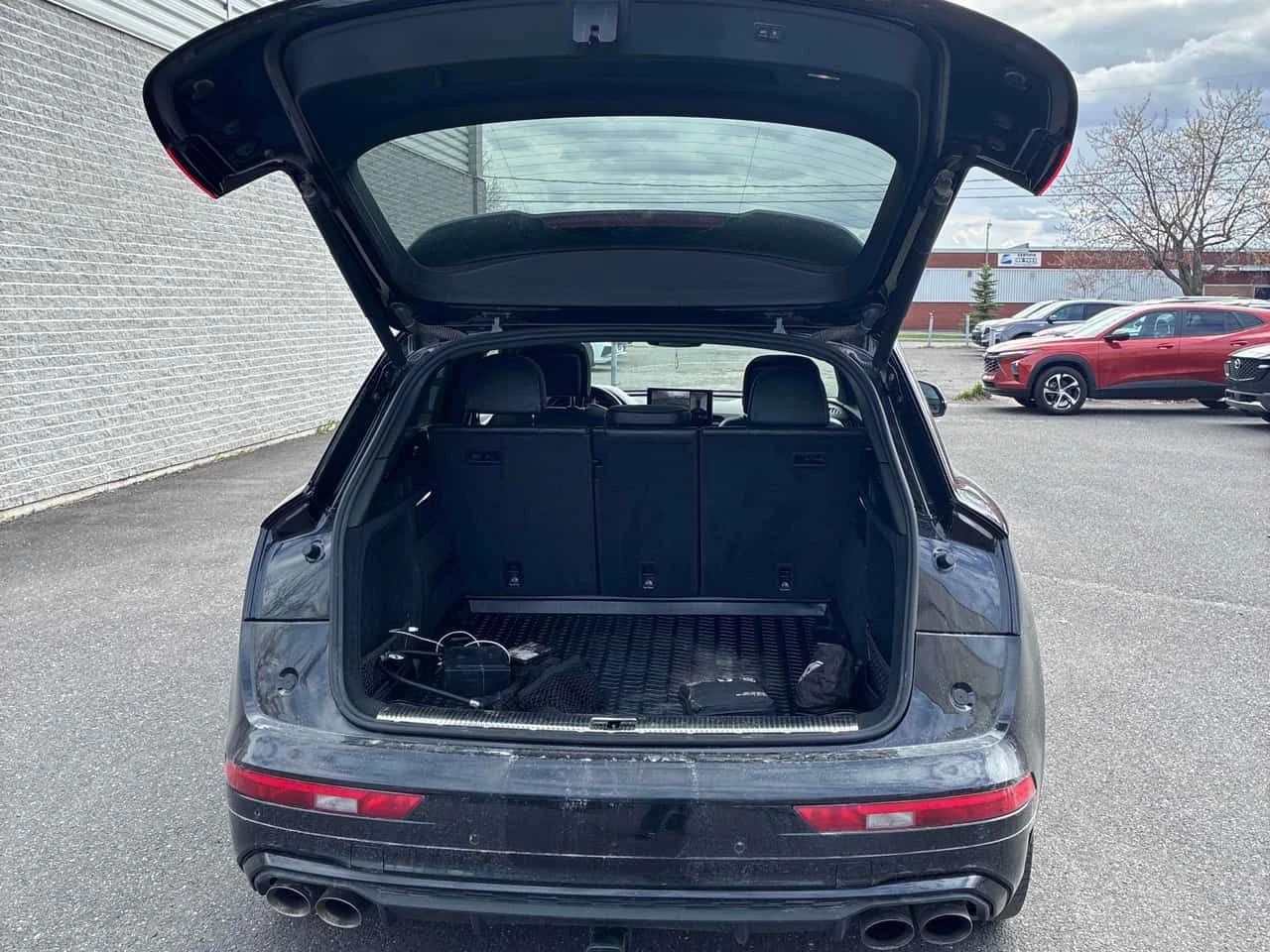 Audi SQ5 TECHNIK * ДИСТРОНИК* 360 КАМЕРА* FULL DIGITAL* ПАН, снимка 12 - Автомобили и джипове - 54483511