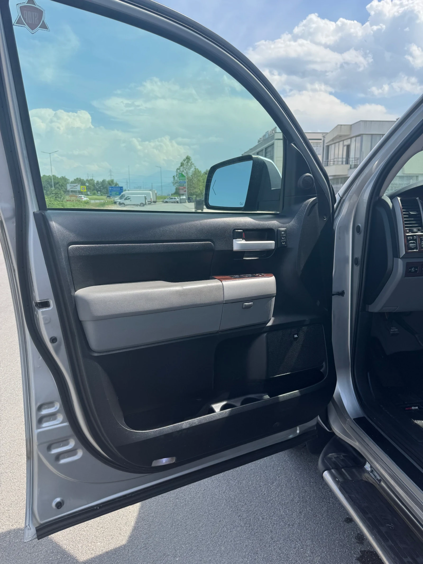 Toyota Tundra Limited TRD, снимка 10 - Автомобили и джипове - 54509282