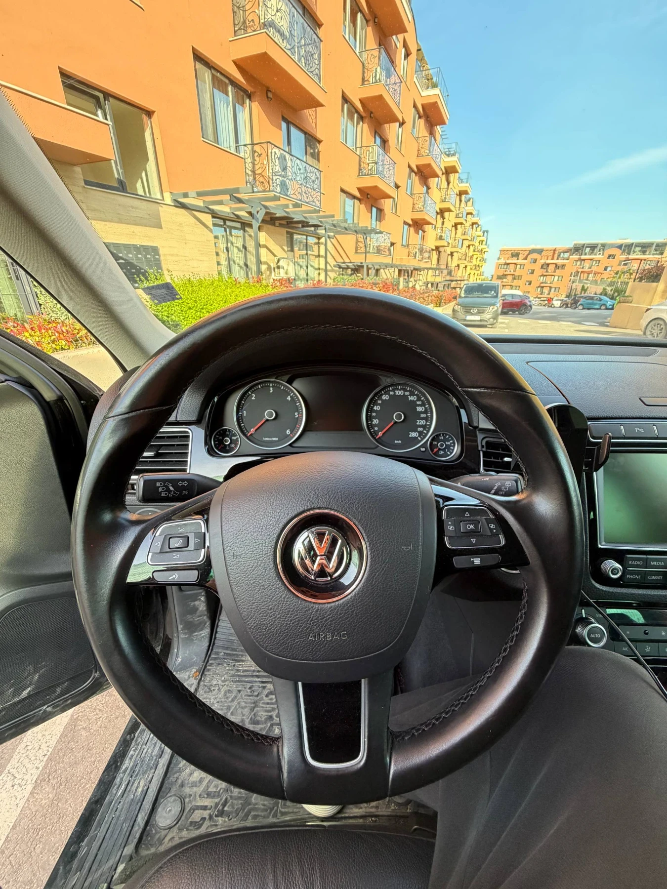 VW Touareg 3.0 V6 TDI 4Motion, снимка 8 - Автомобили и джипове - 54659358