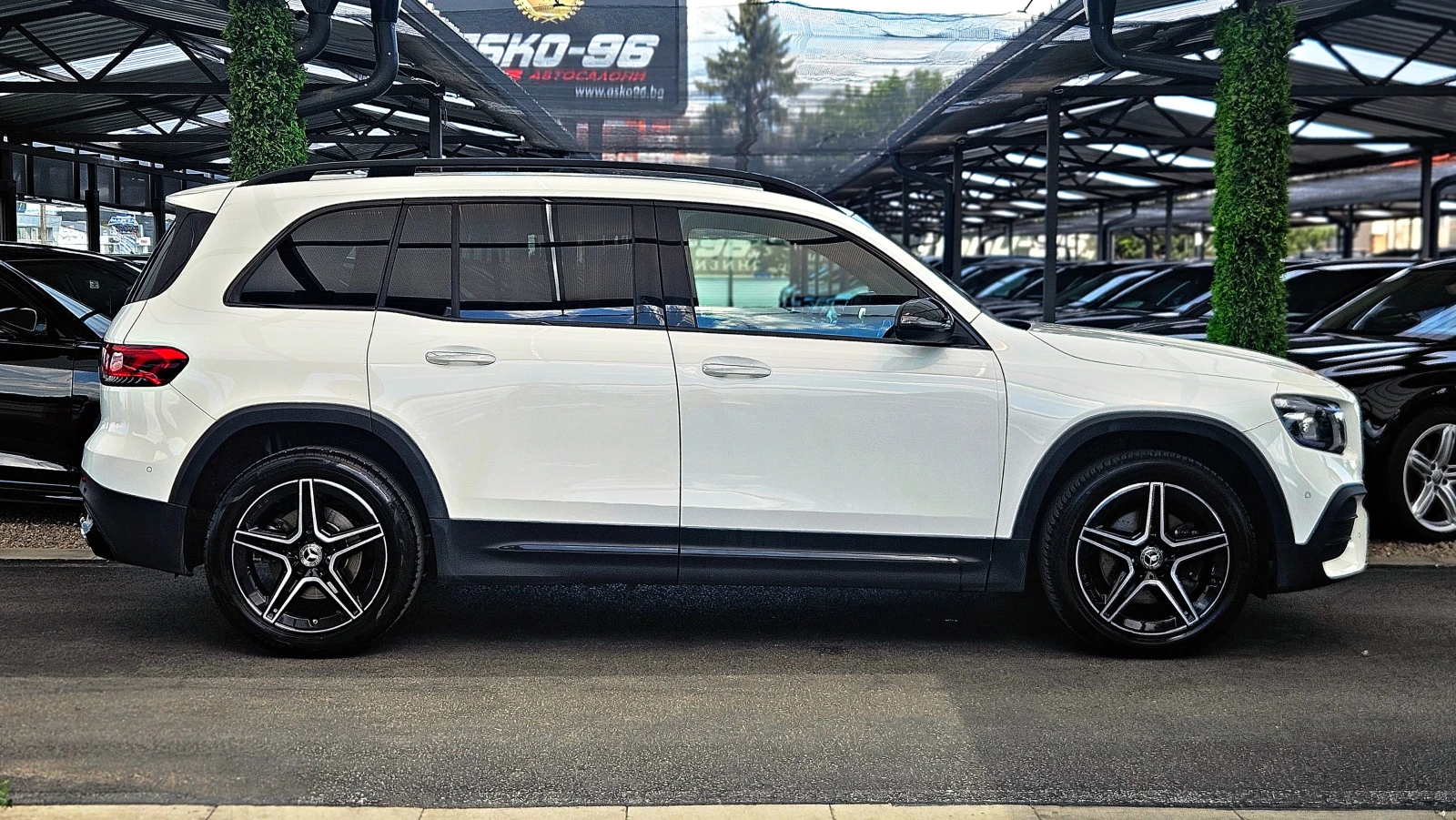 Mercedes-Benz GLB 200 AMG/7MESTA/SHADOW LINE/CAMERA/AMBIENT/ПОДГРЕВ/LIZI, снимка 4 - Автомобили и джипове - 54698146