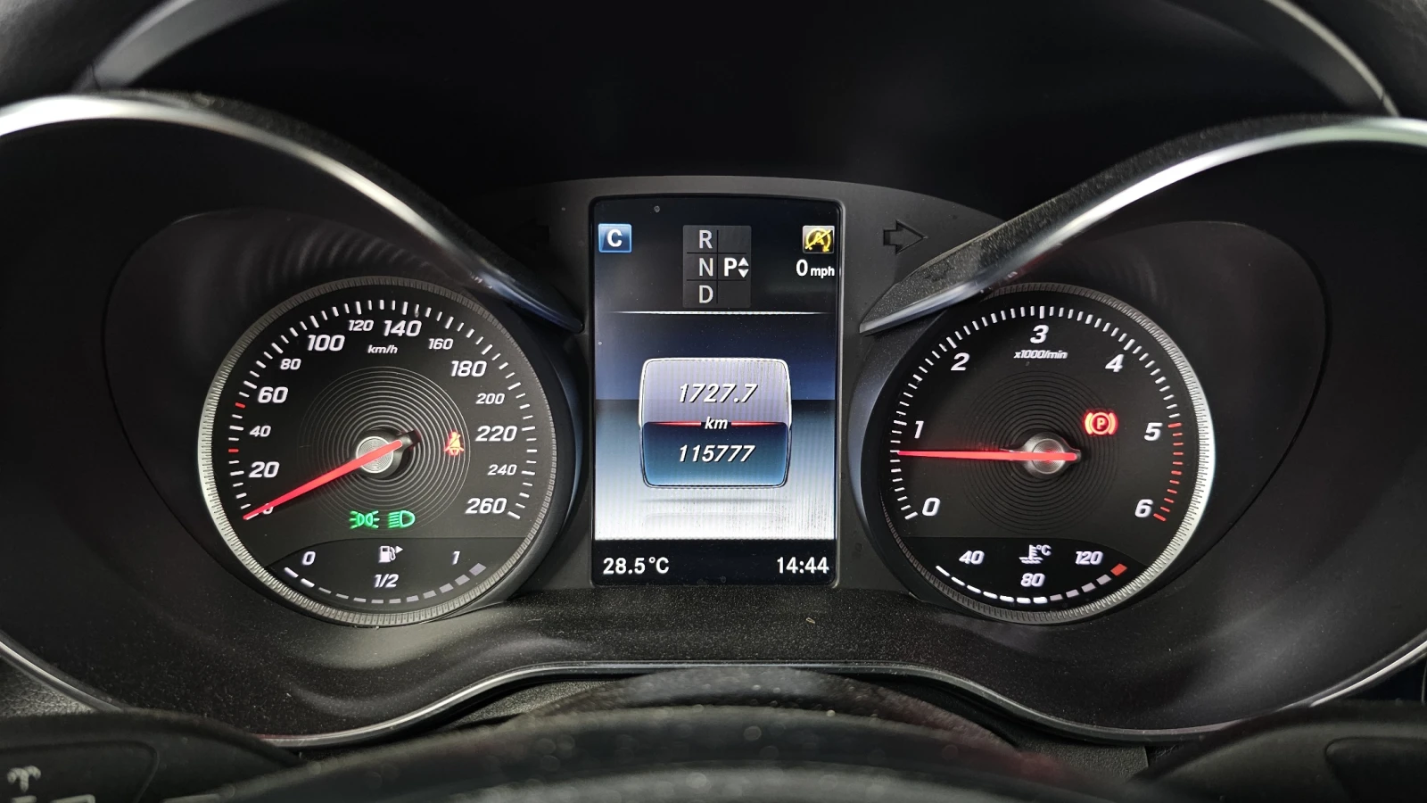 Mercedes-Benz GLC 220 HUD* BLIND SPOT* ЕЛ. БАГАЖНИК* ЛЮК* КРАЙНА ЦЕНА, снимка 8 - Автомобили и джипове - 55349852
