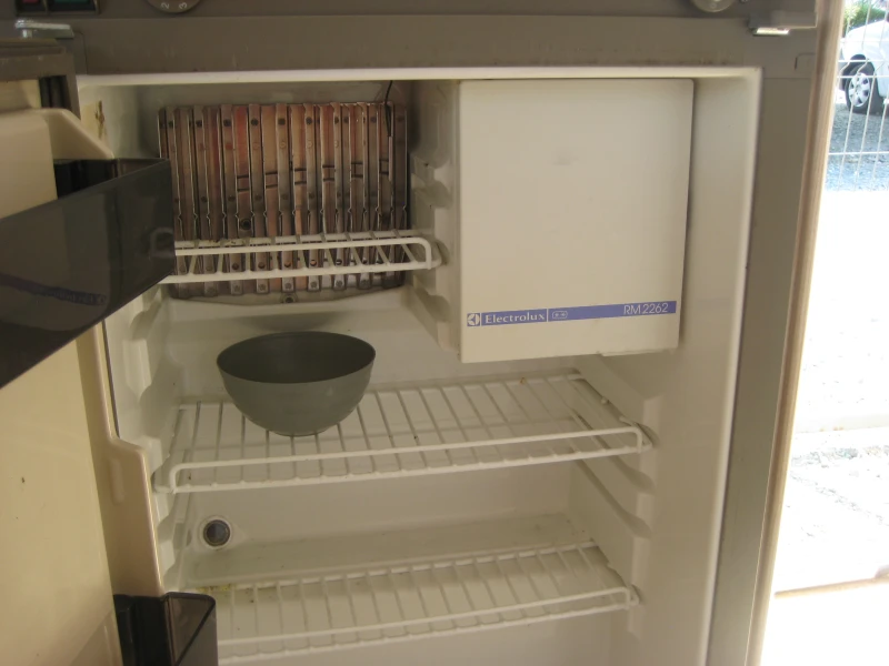 Каравана Avondale Orestes, снимка 10 - Каравани и кемпери - 52539197