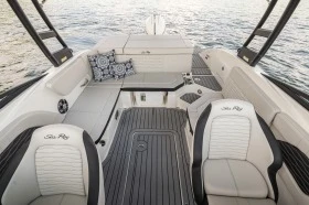 Моторна яхта Sea Ray 230SPXO, снимка 6 - Воден транспорт - 38511199