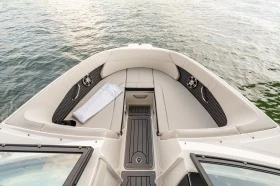 Моторна яхта Sea Ray 230SPXO, снимка 5 - Воден транспорт - 38511199