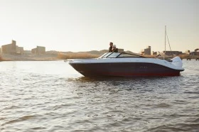 Моторна яхта Sea Ray 230SPXO, снимка 3 - Воден транспорт - 38511199