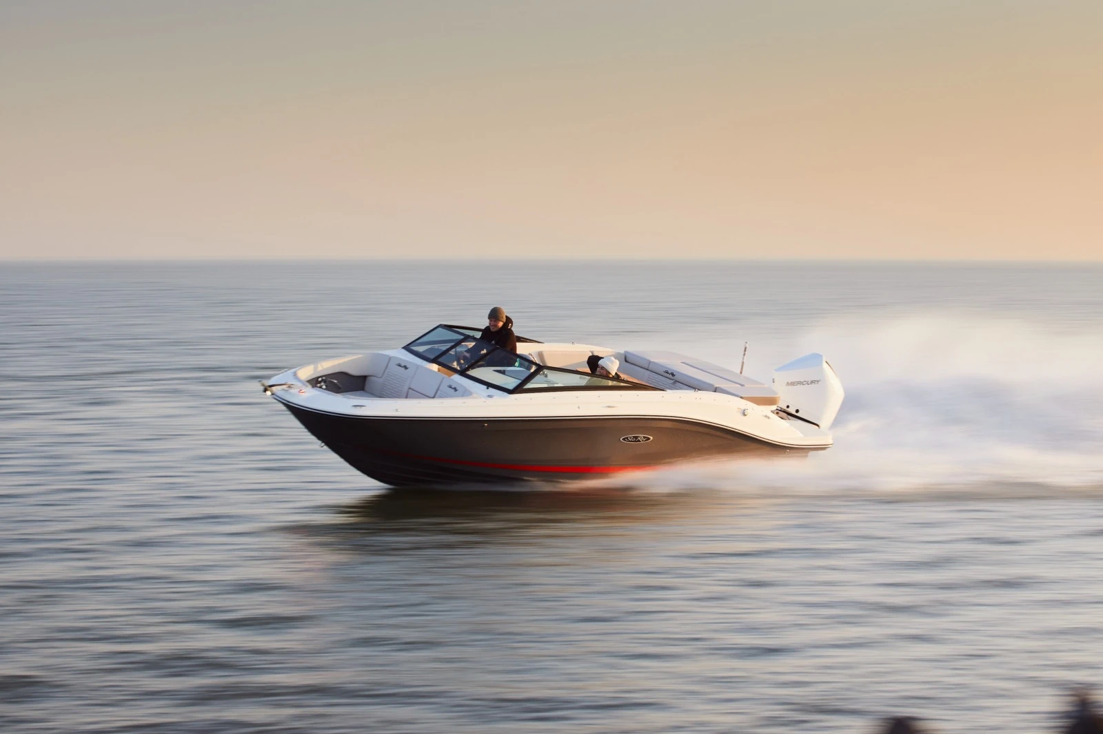 Моторна яхта Sea Ray 230SPXO - изображение 2