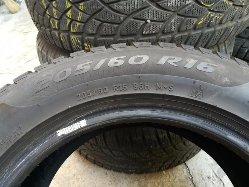 Гуми Зимни 205/60R16, снимка 5 - Гуми и джанти - 19551350