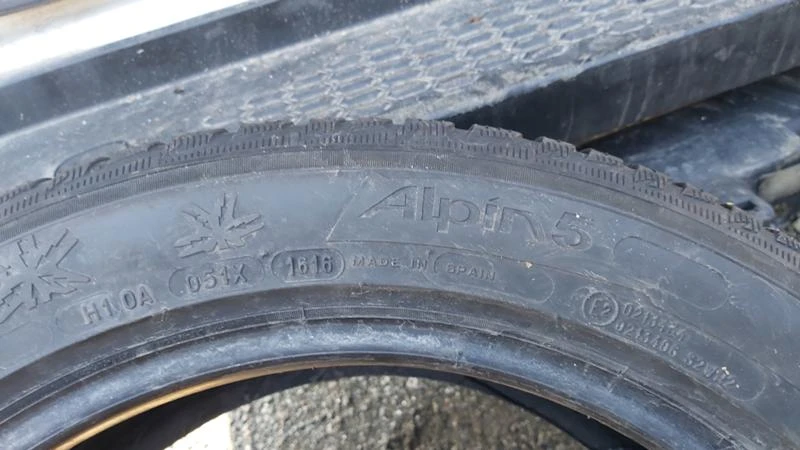 Гуми Зимни 225/50R17, снимка 7 - Гуми и джанти - 27505386