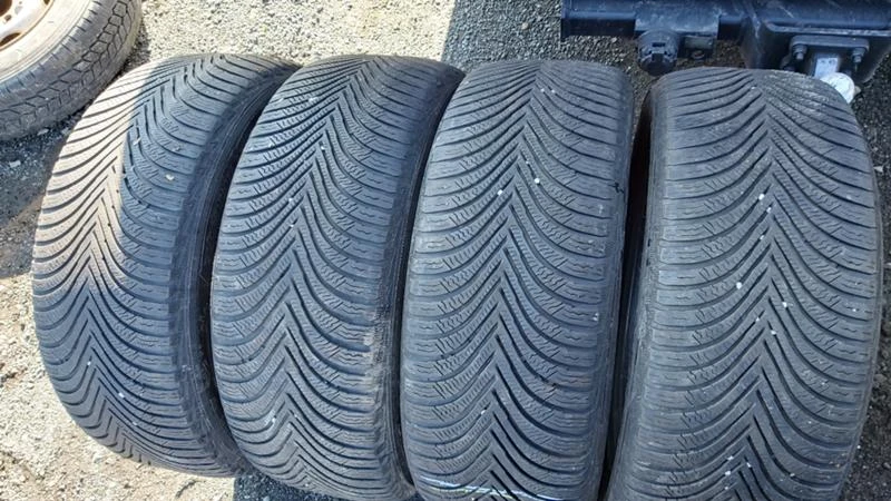 Гуми Зимни 225/50R17, снимка 2 - Гуми и джанти - 27505386