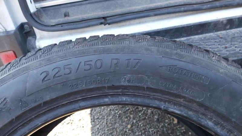 Гуми Зимни 225/50R17, снимка 6 - Гуми и джанти - 27505386