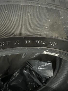 Гуми Зимни 235/55R19, снимка 2 - Гуми и джанти - 53031636