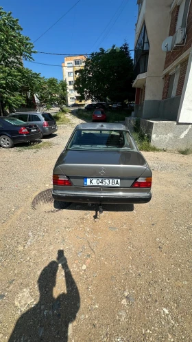 Mercedes-Benz 124 Седан, снимка 4