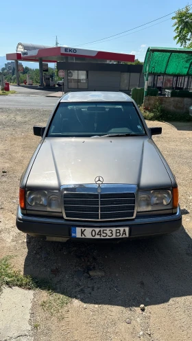Mercedes-Benz 124 Седан, снимка 1
