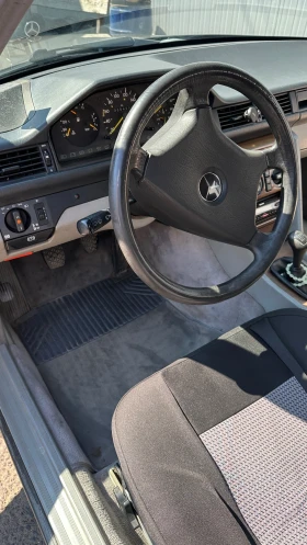 Mercedes-Benz 124 Седан, снимка 11