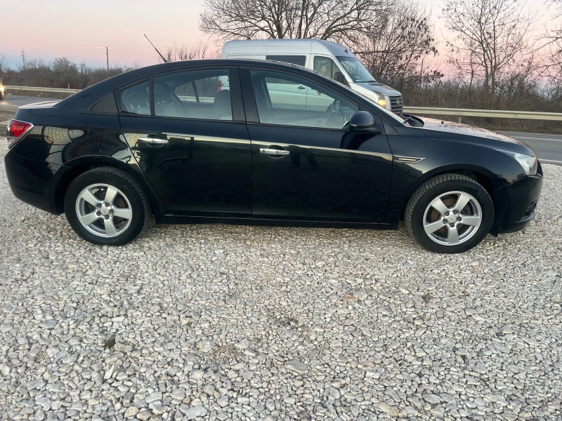 Chevrolet Cruze 1.6i/114p.s-Sedan, снимка 8 - Автомобили и джипове - 46410916