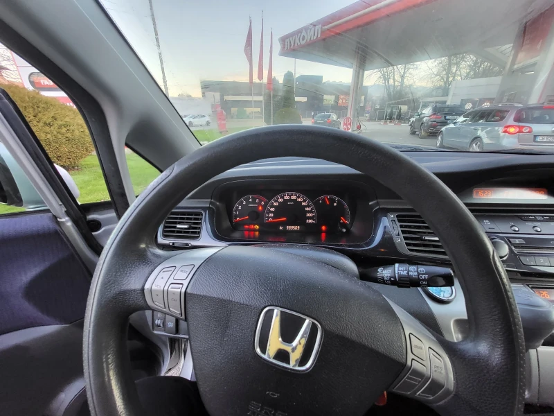 Honda Fr-v, снимка 15 - Автомобили и джипове - 52792311