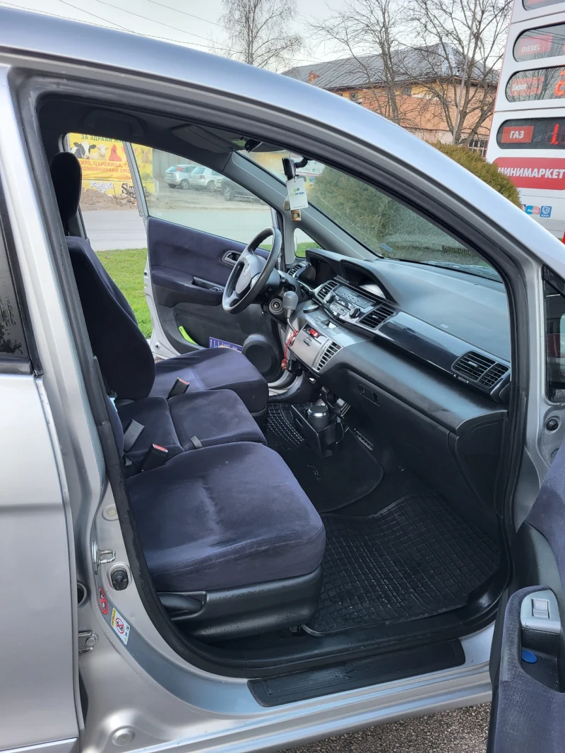 Honda Fr-v, снимка 9 - Автомобили и джипове - 52792311