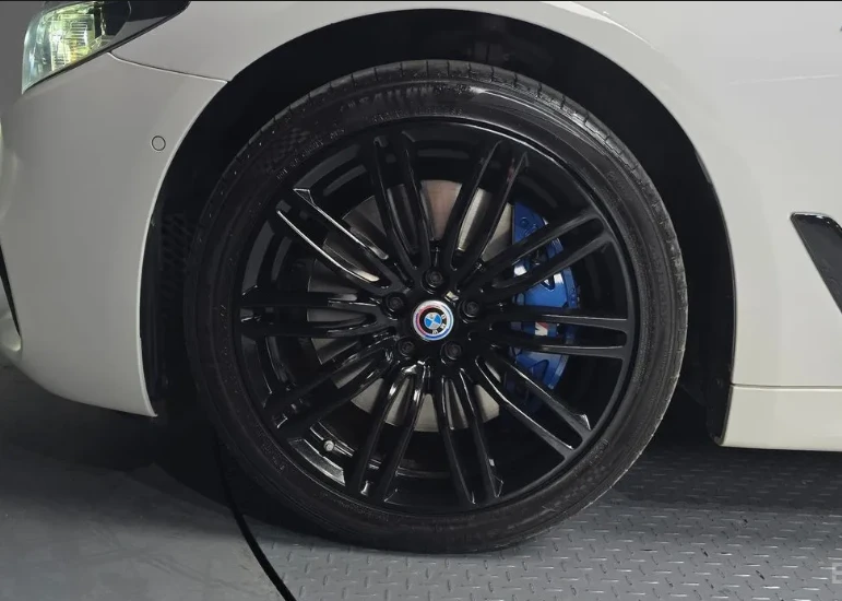 BMW 540 * М-Package* * HeadUp* AвтоКредит* (ЦЕНА ДО БГ), снимка 4 - Автомобили и джипове - 53482639