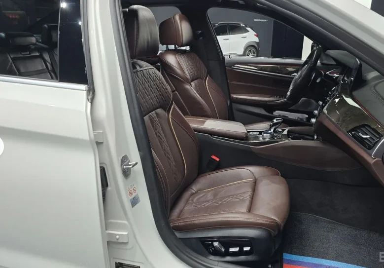 BMW 540 * М-Package* * HeadUp* AвтоКредит* (ЦЕНА ДО БГ), снимка 9 - Автомобили и джипове - 53482639