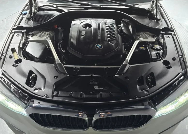 BMW 540 * М-Package* * HeadUp* AвтоКредит* (ЦЕНА ДО БГ), снимка 5 - Автомобили и джипове - 53482639