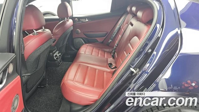 Kia Stinger 3.3 GT AWD| 360| HEAD UP| LEXICON| DIST| PANO, снимка 14 - Автомобили и джипове - 55925065