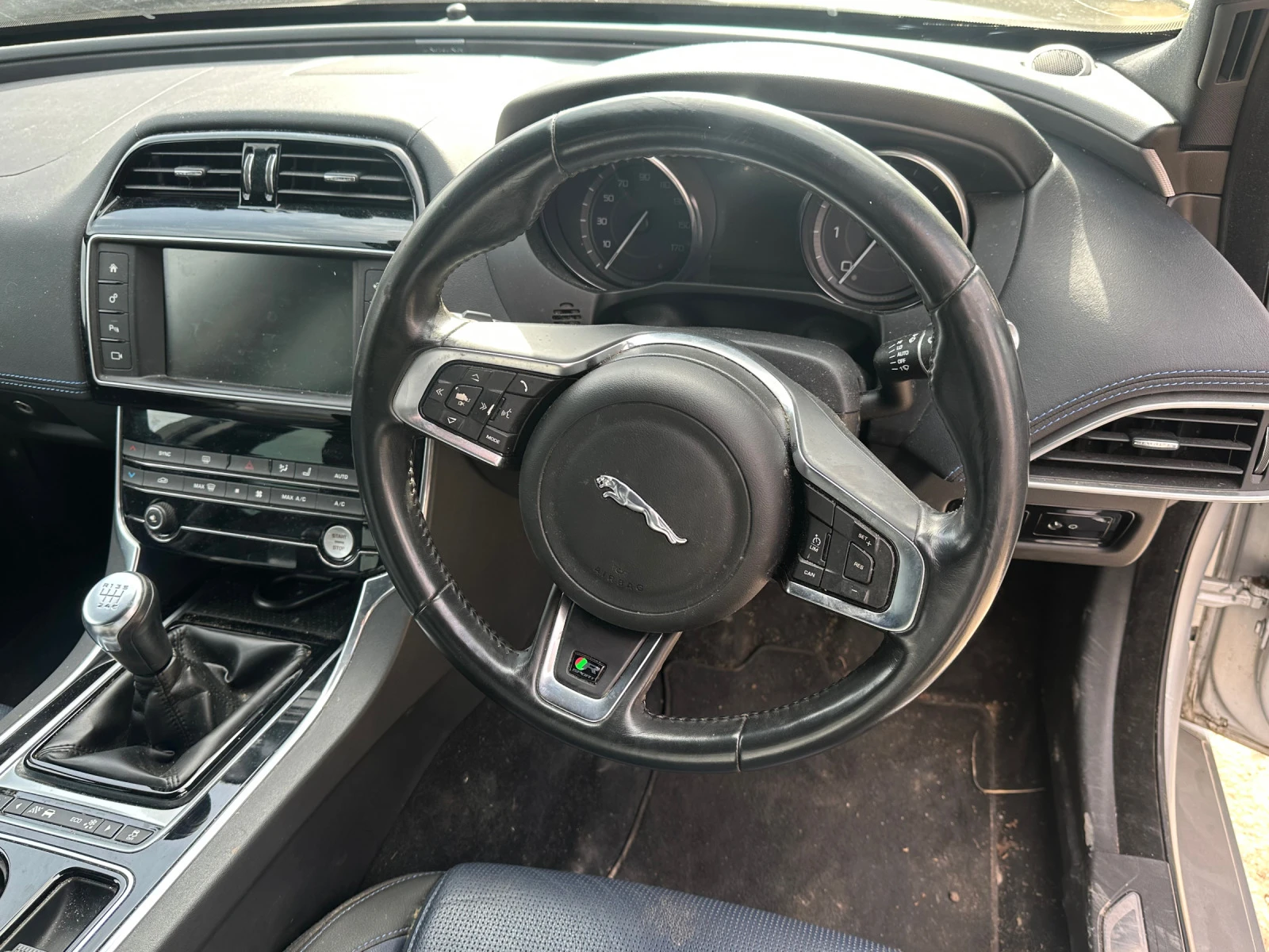 Jaguar XE R sport   | Mobile.bg   12