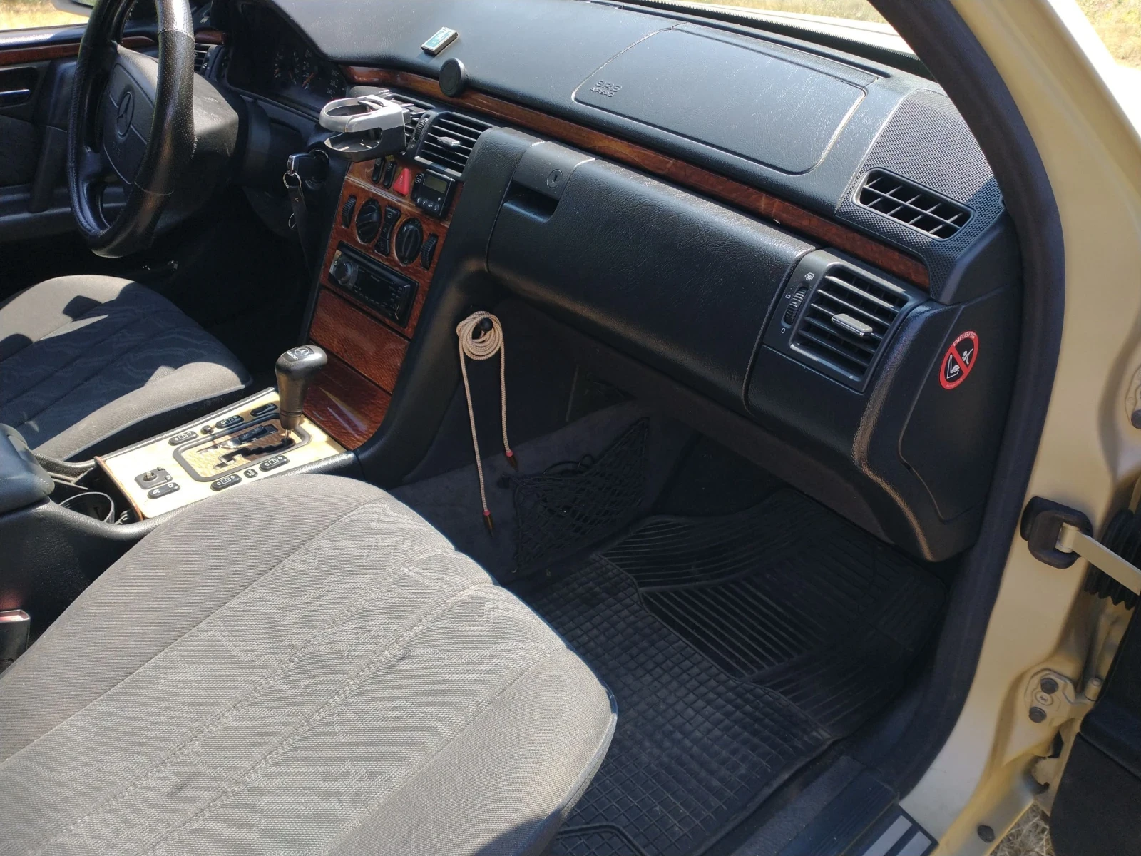 Mercedes-Benz E 220  - изображение 4
