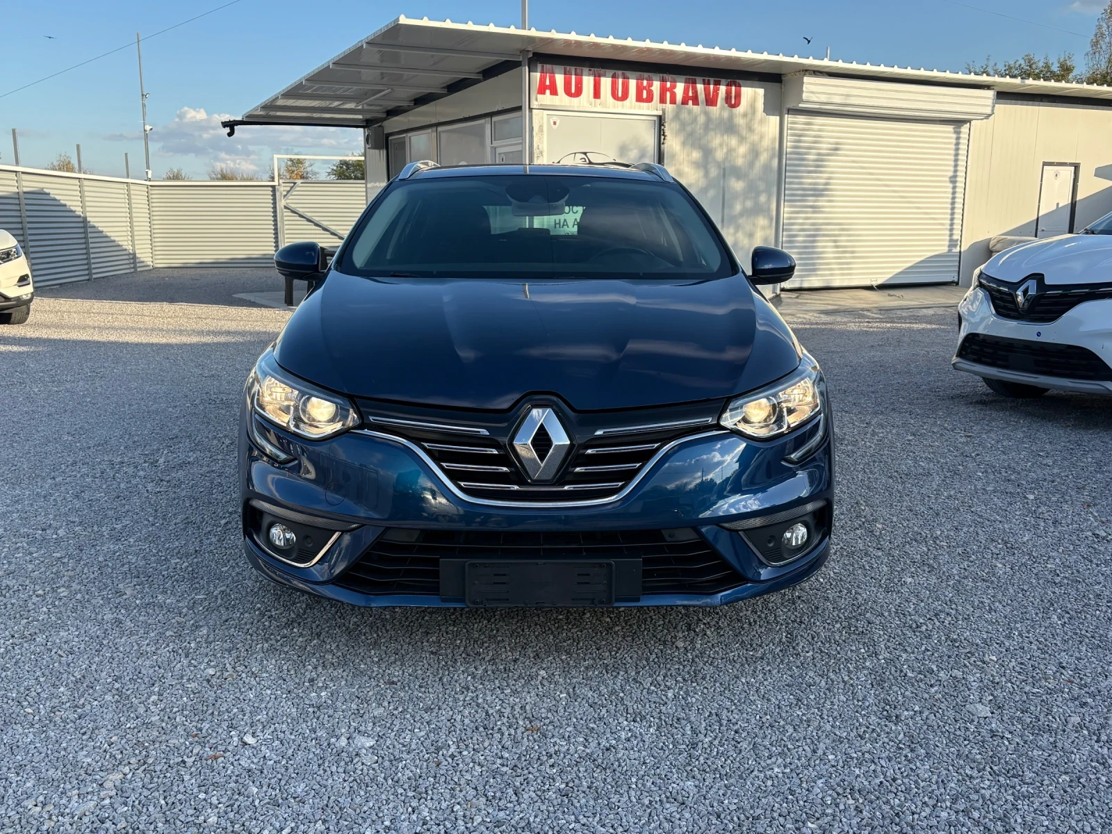 Renault Megane 1 5DCi-160000км-Голяма Навигация-Кожен салон - изображение 3